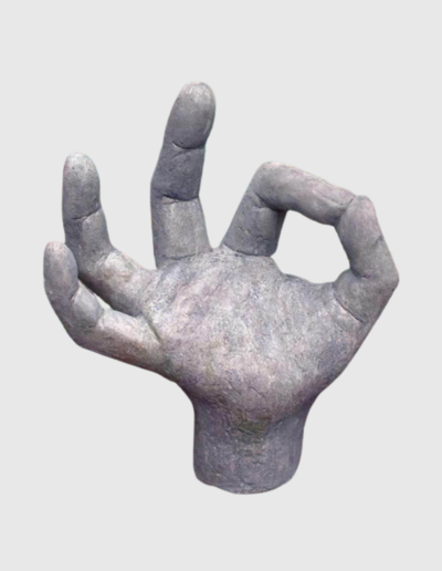 Sculpture main géante en marbre