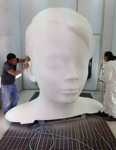 Sculpture-Géante-Visage-en-Résine