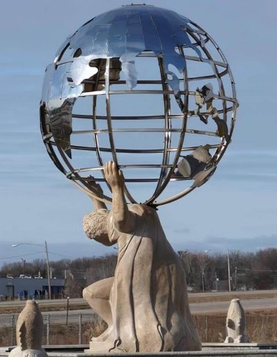 Sculpture-Terre-en-résine-argentée