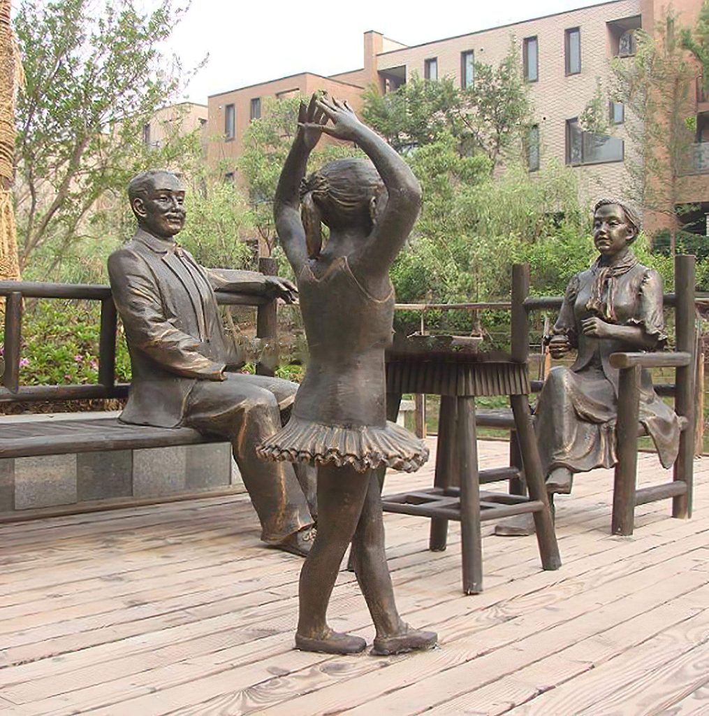 Sculpture en bronze sur mesure : fabrication, prix et commande Groupe sculpté représentant une famille en bronze