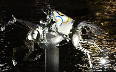 Blog Cérémonie d’ouverture des JO de Paris 2024: La séquence féerique du cheval d’argent avec sa Cavalière d’Argent argentée au galop sur la Seine
