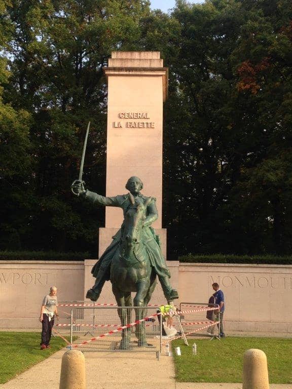 Installation Statue Général Lafayette 1 – Versailles
